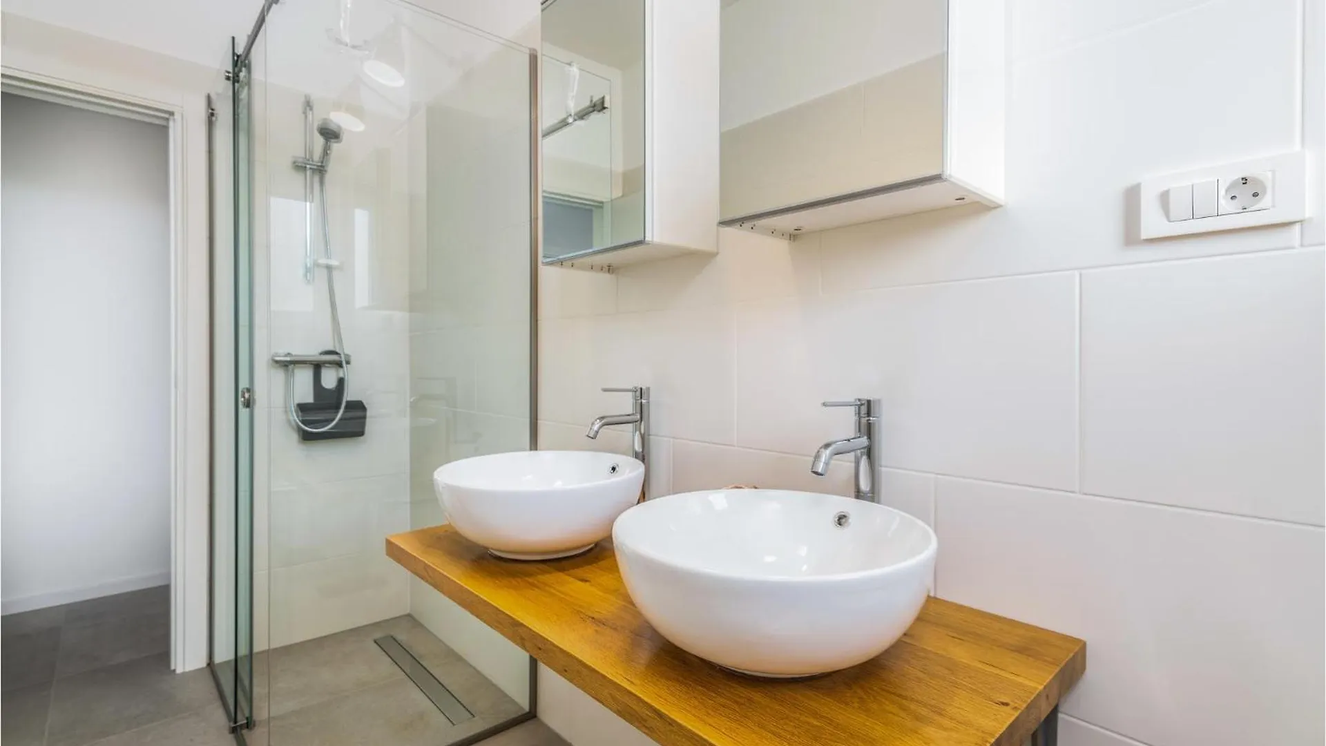Beautiful Home In Vrh With 3 Bedrooms, Wifi And Outdoor Swimming Pool 0*, Vrh (Krk)