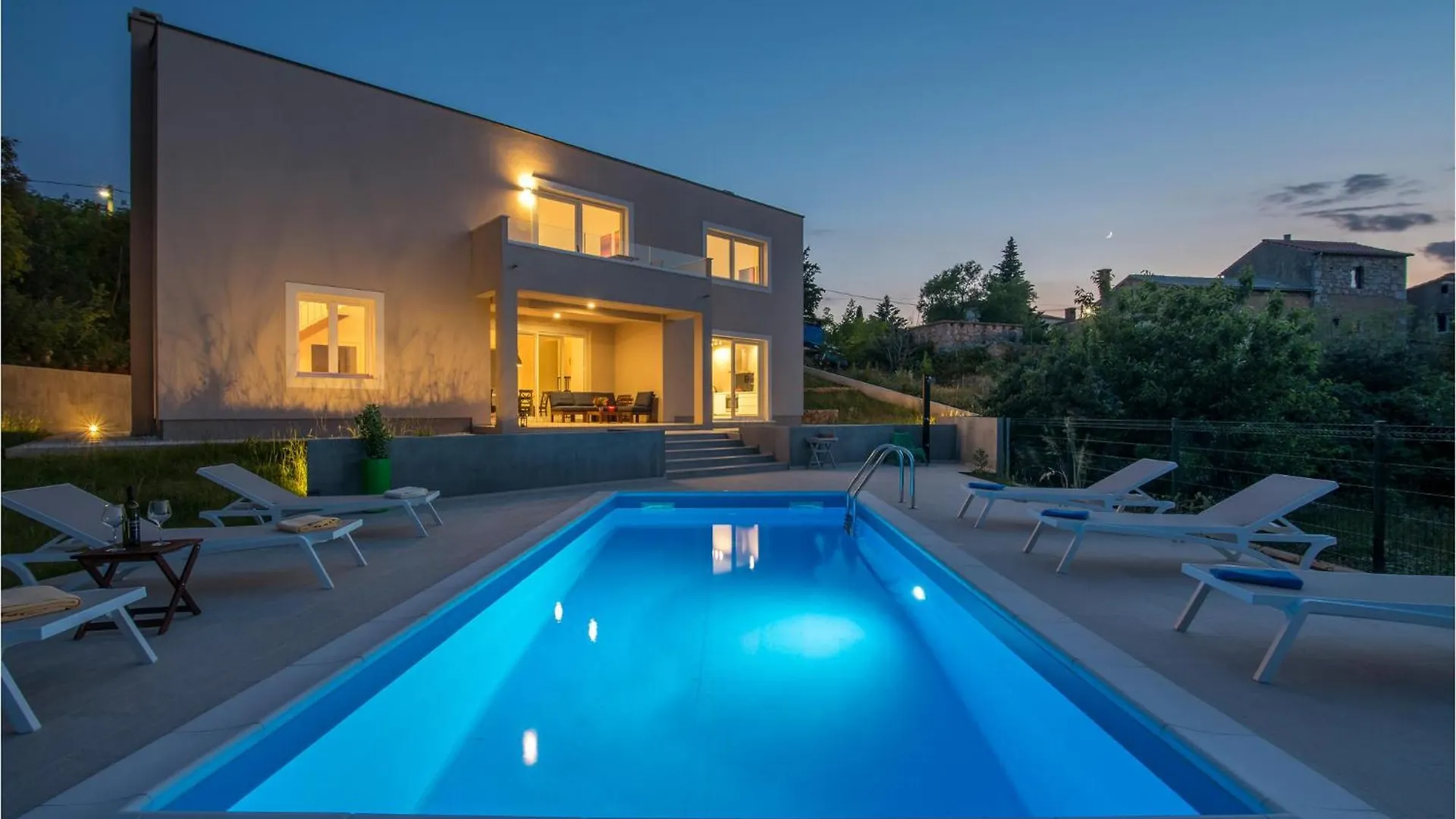 Beautiful Home In Vrh With 3 Bedrooms, Wifi And Outdoor Swimming Pool